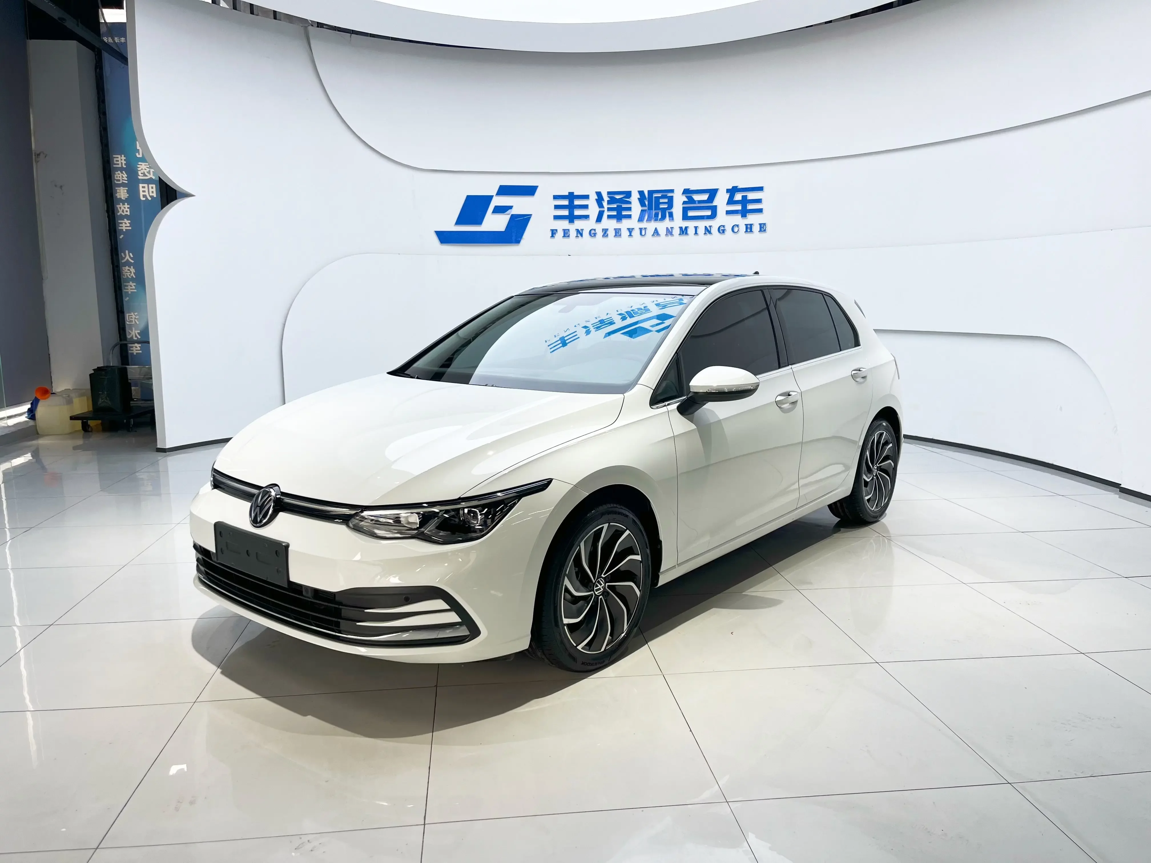 VOLKSWAGEN GOLF