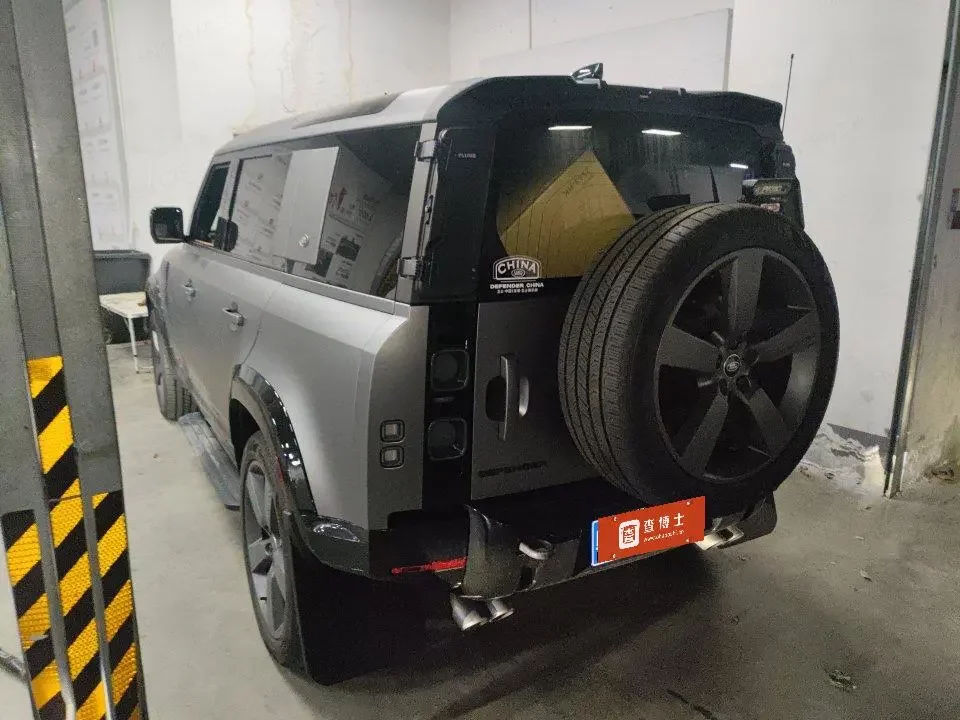 Land Rover Defender