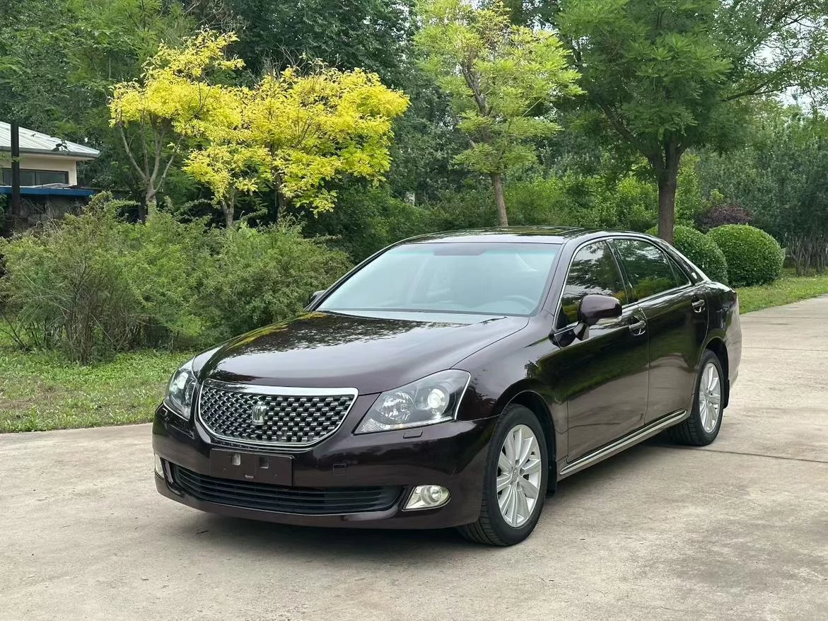 Toyota crown