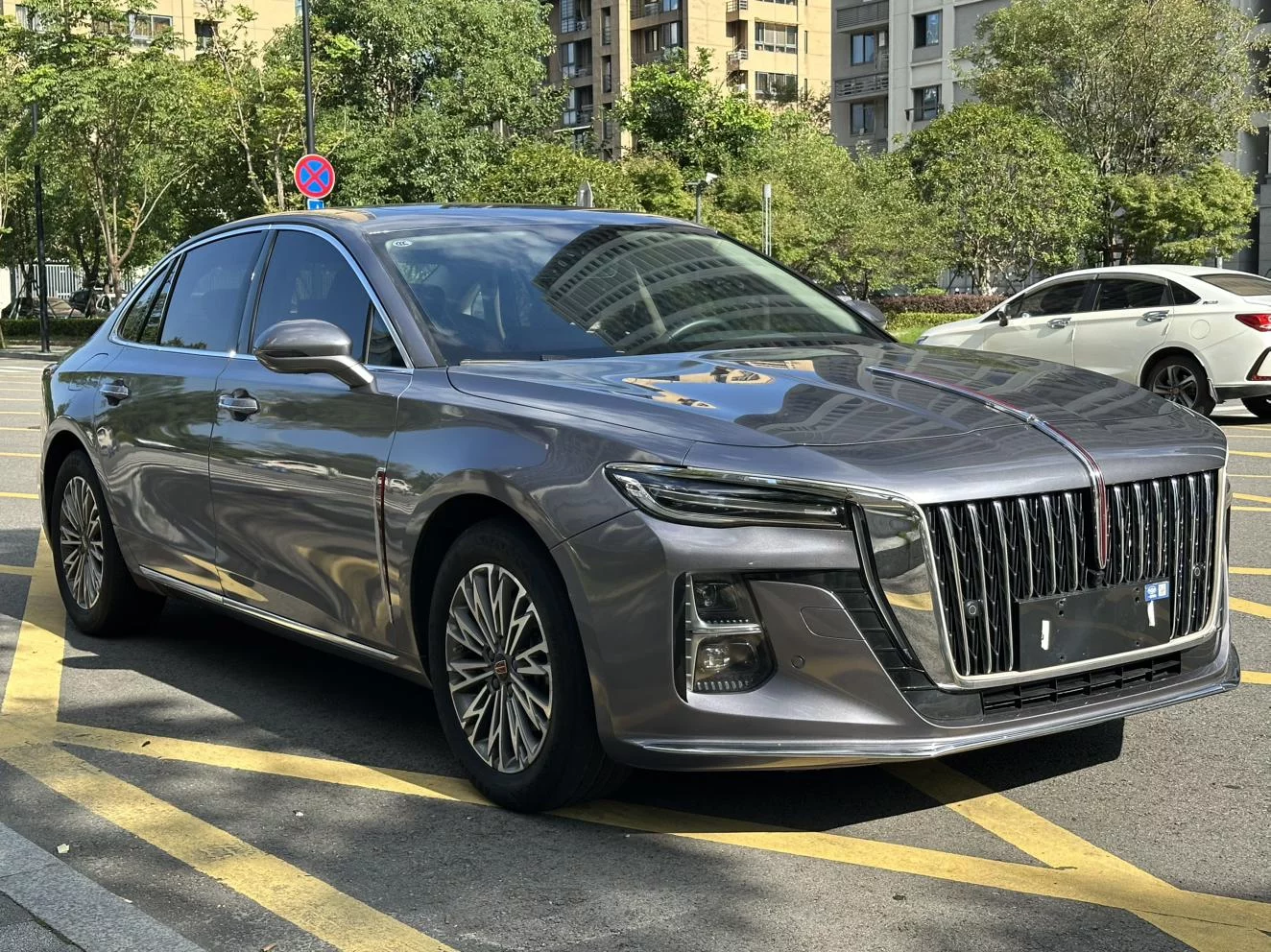 Hongqi H5