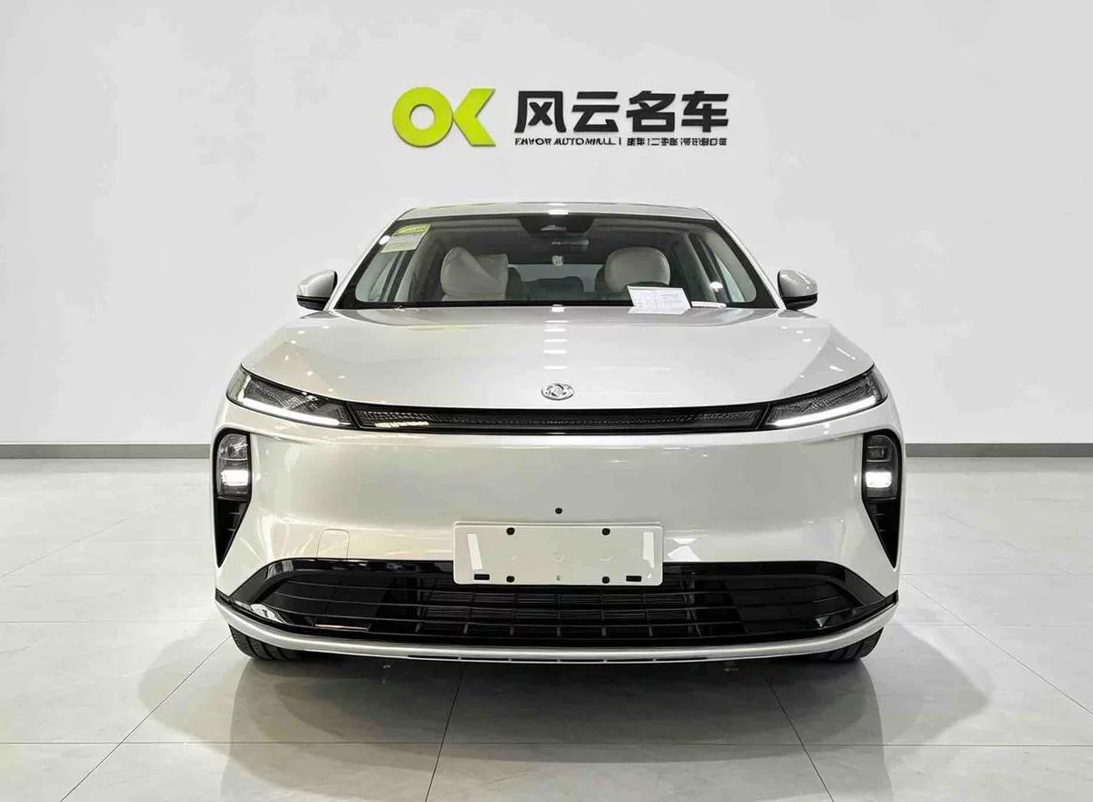 Dongfeng Fengshen L8 PHEV