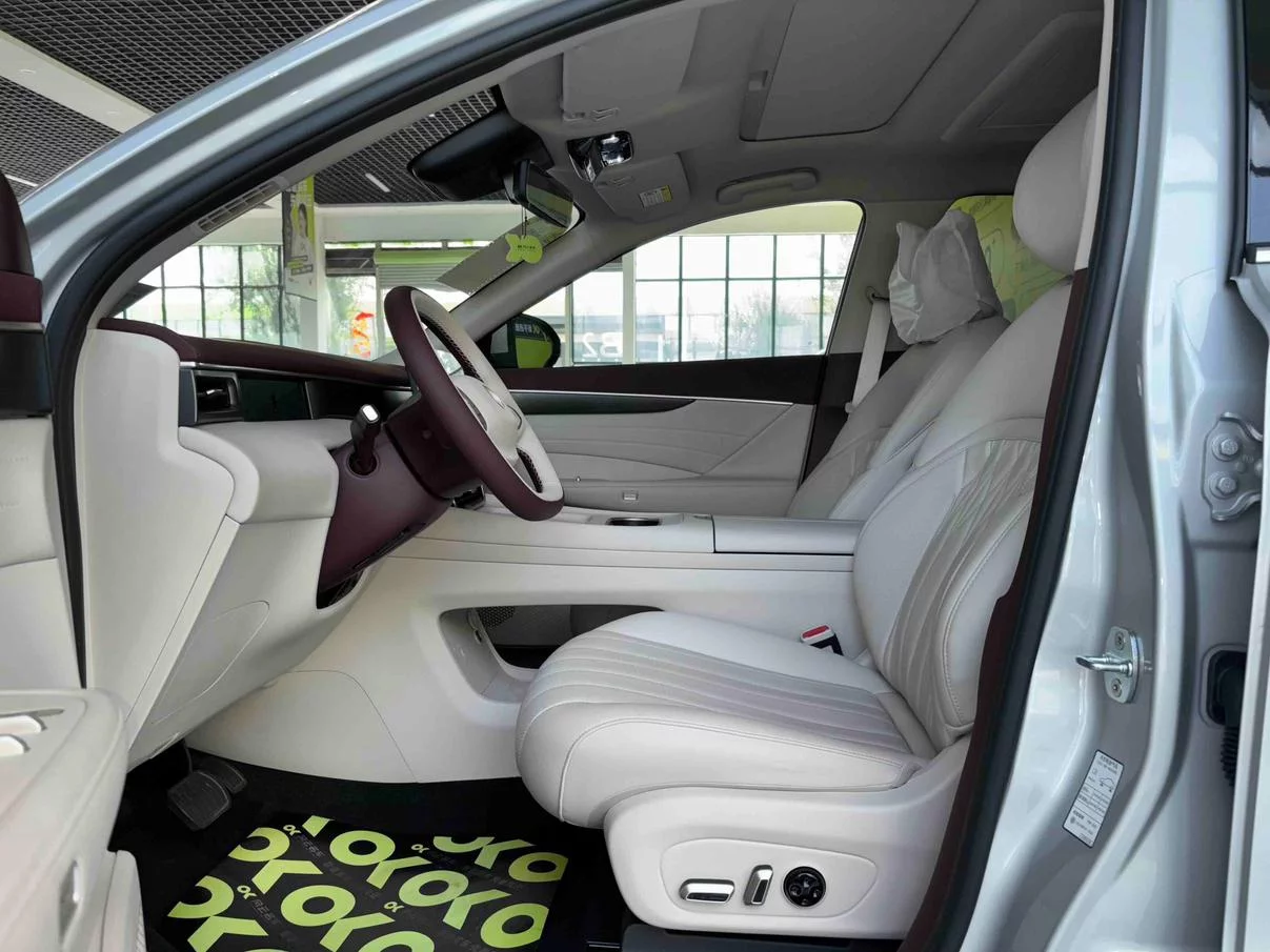 Dongfeng Fengshen L8 PHEV