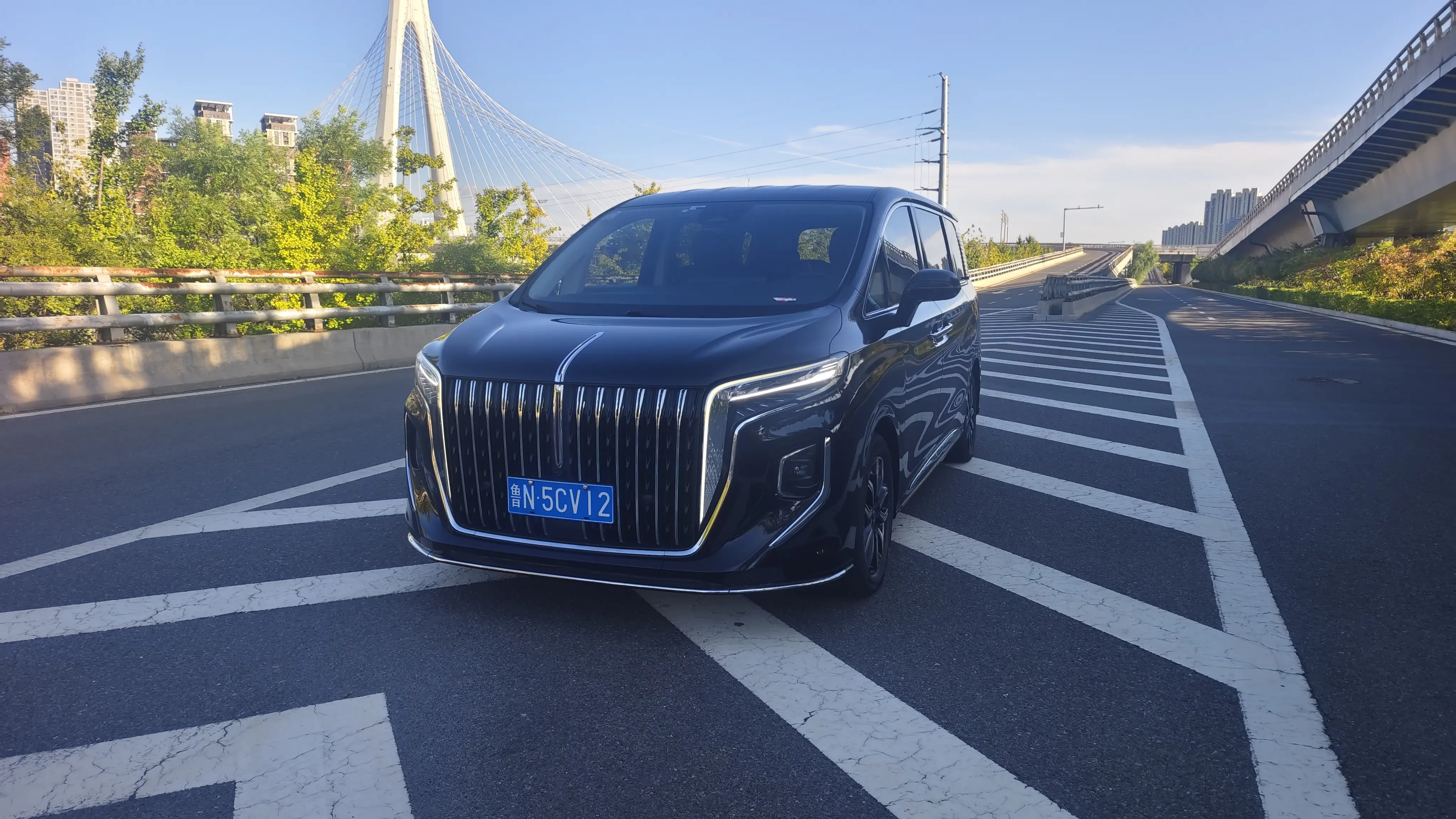 Hongqi HQ9