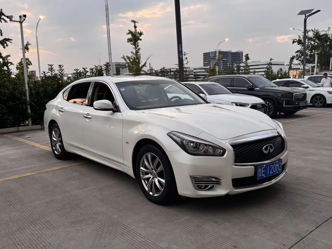 Infiniti Q70