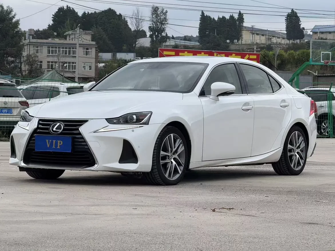 Lexus IS