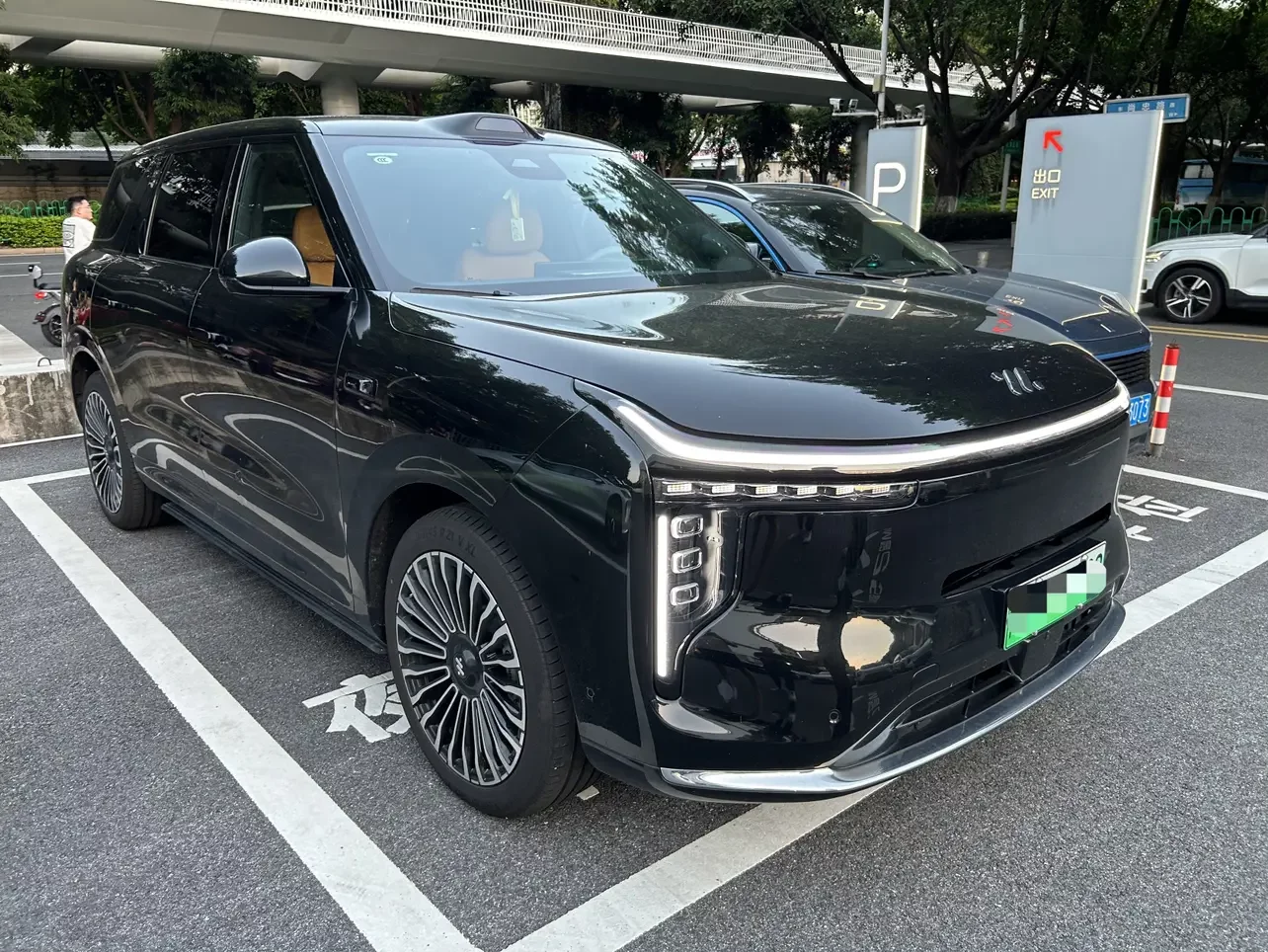 IM Motors Zhiji LS8