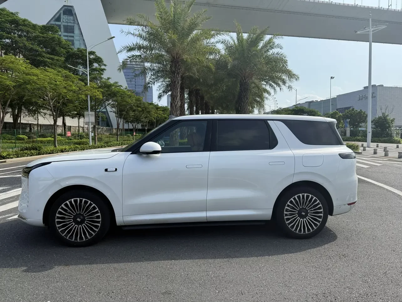 IM Motors Zhiji LS8