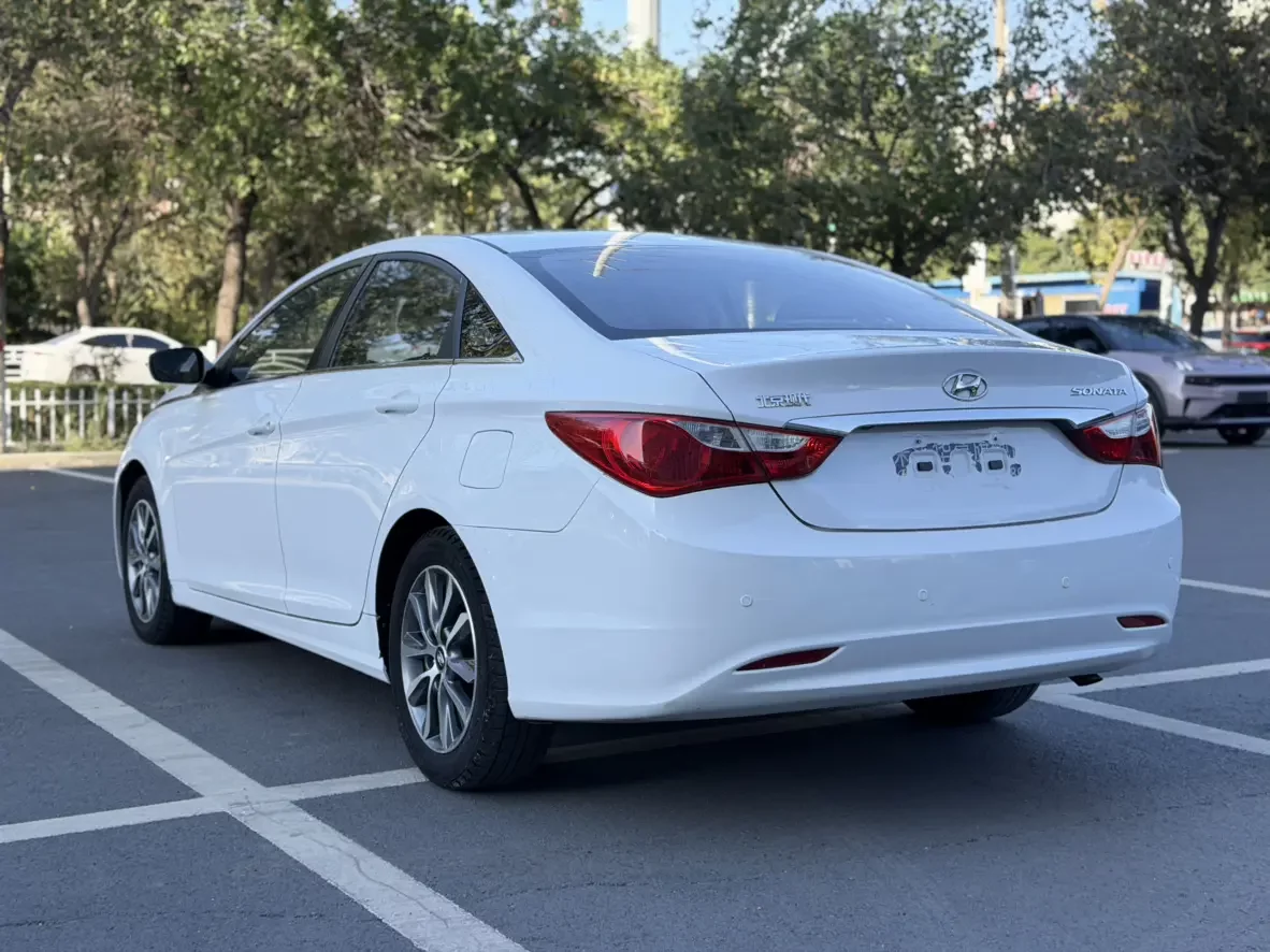 Hyundai sonata eight