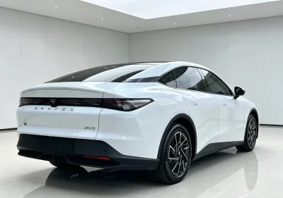 ARCFOX JiFox Alpha S5