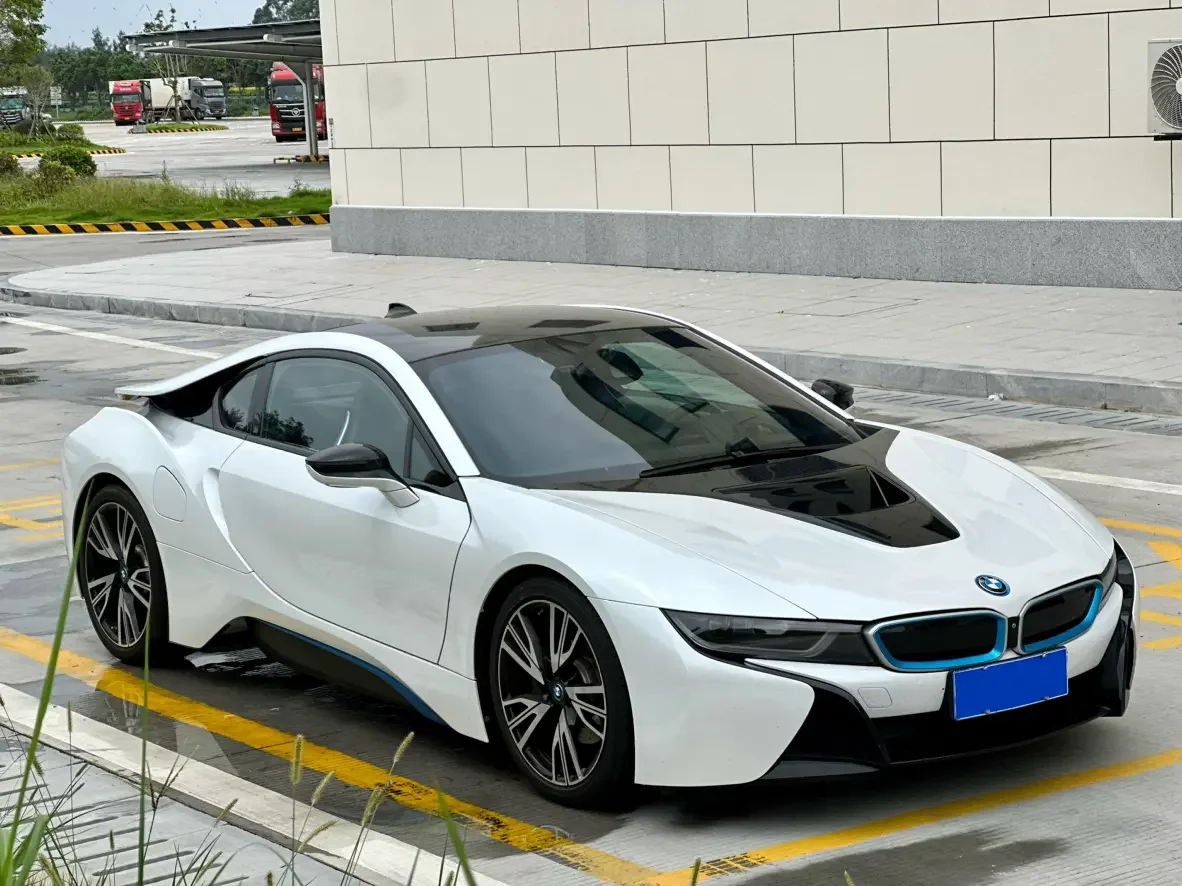 BMW i8