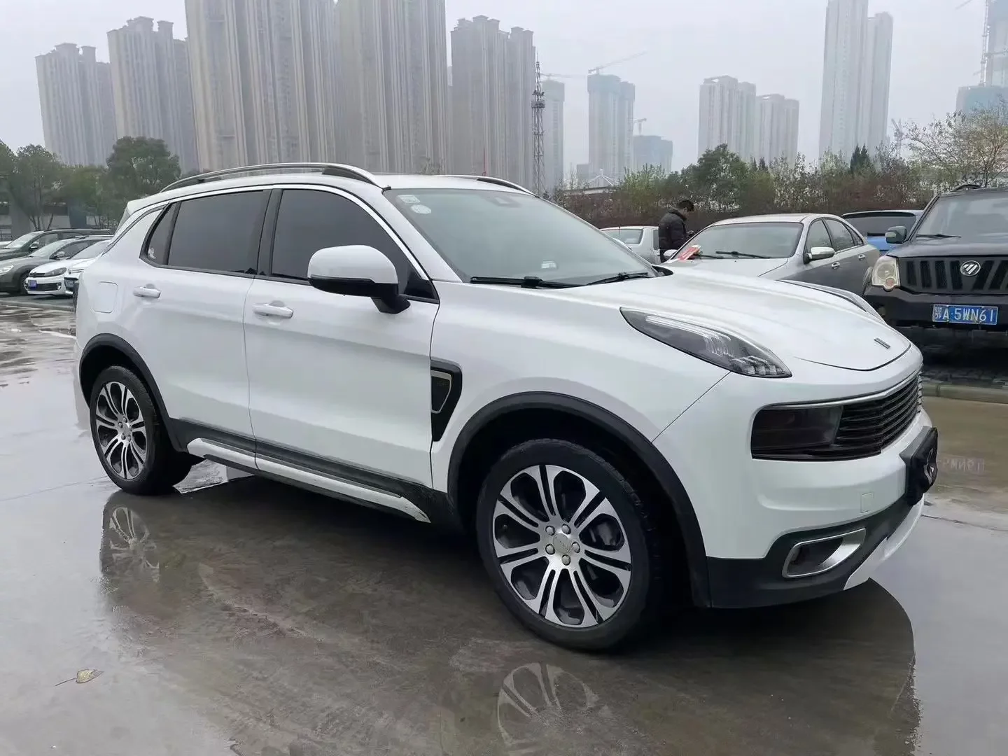 Lynk & Co 01