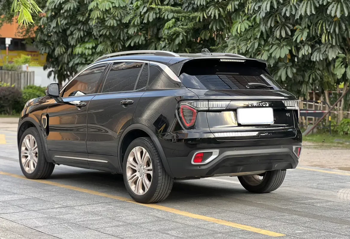 Lynk & Co 01