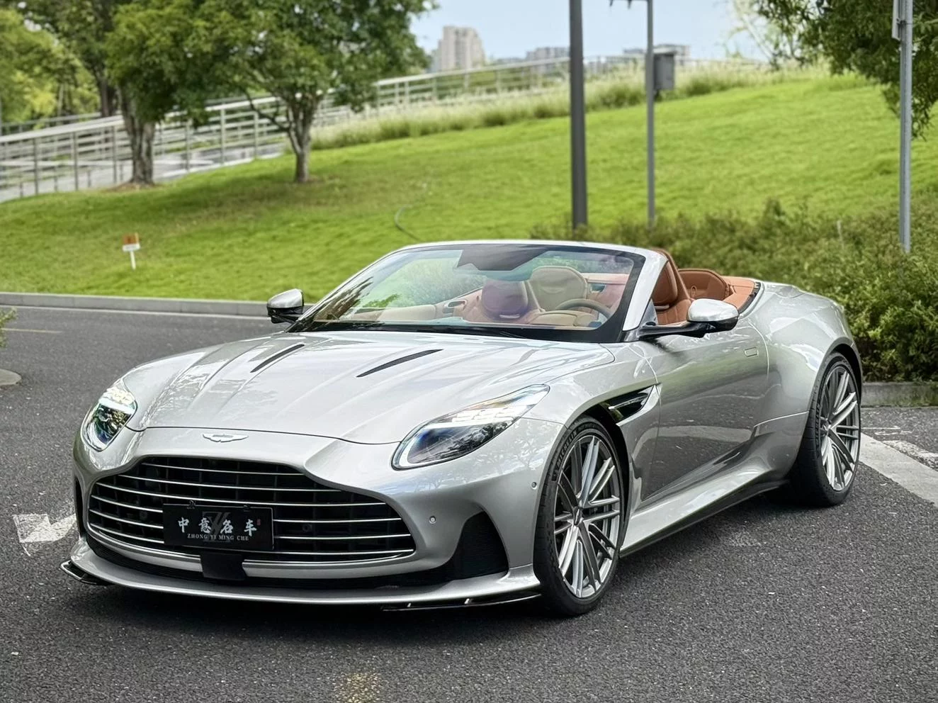 Aston Martin DB12