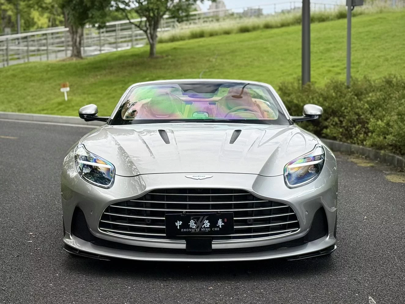 Aston Martin DB12