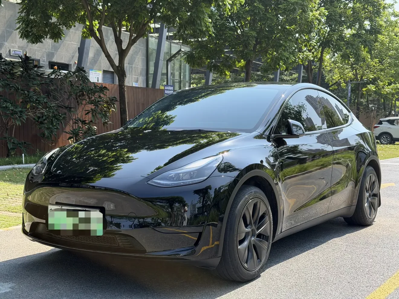 TESLA MODEL Y