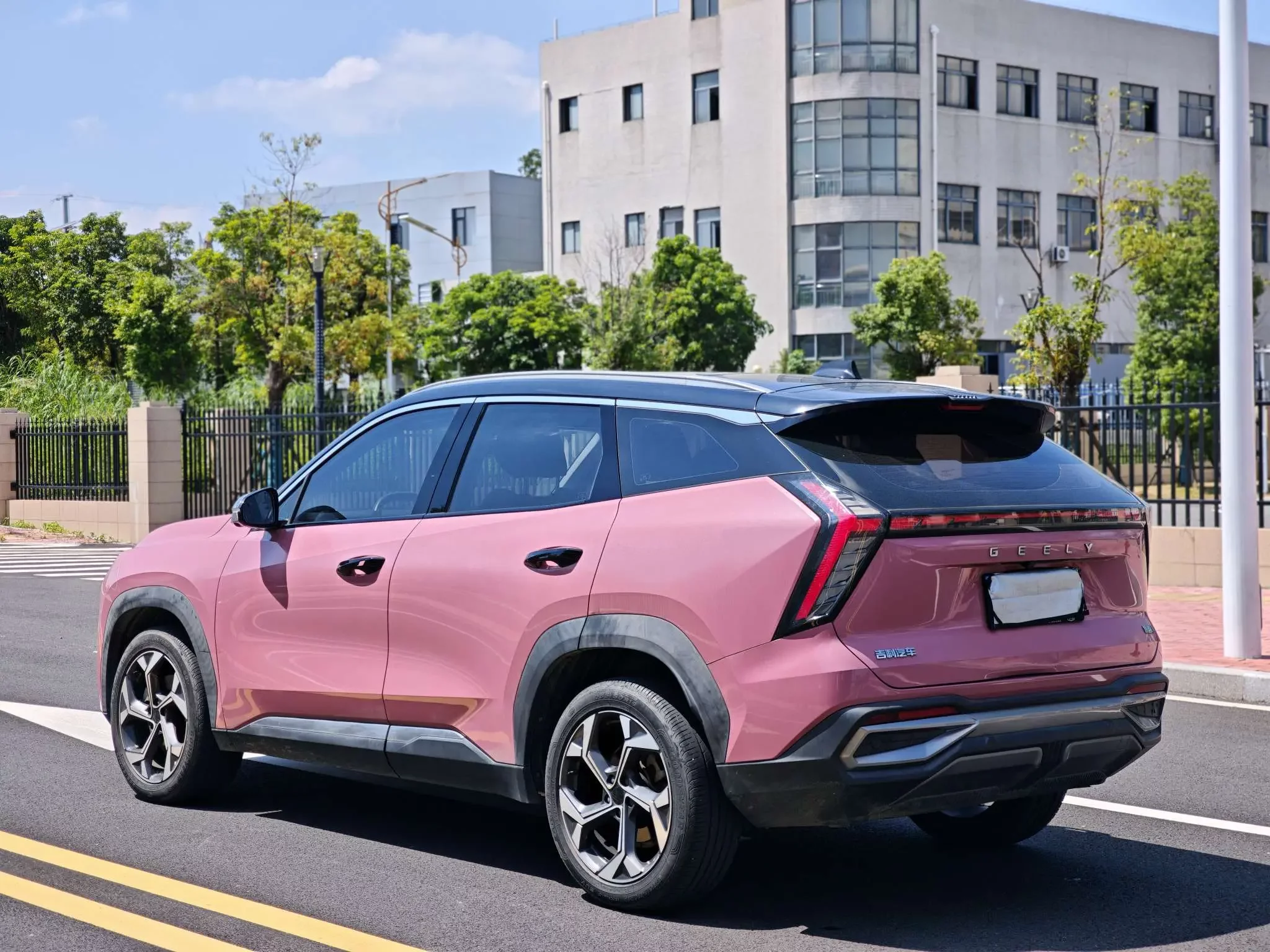 Geely Atlas L
