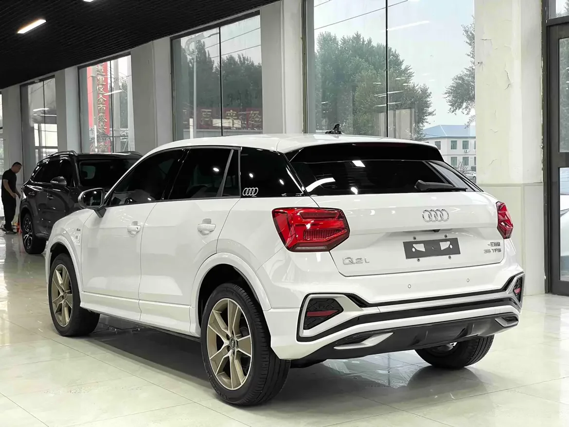 Audi Q2L