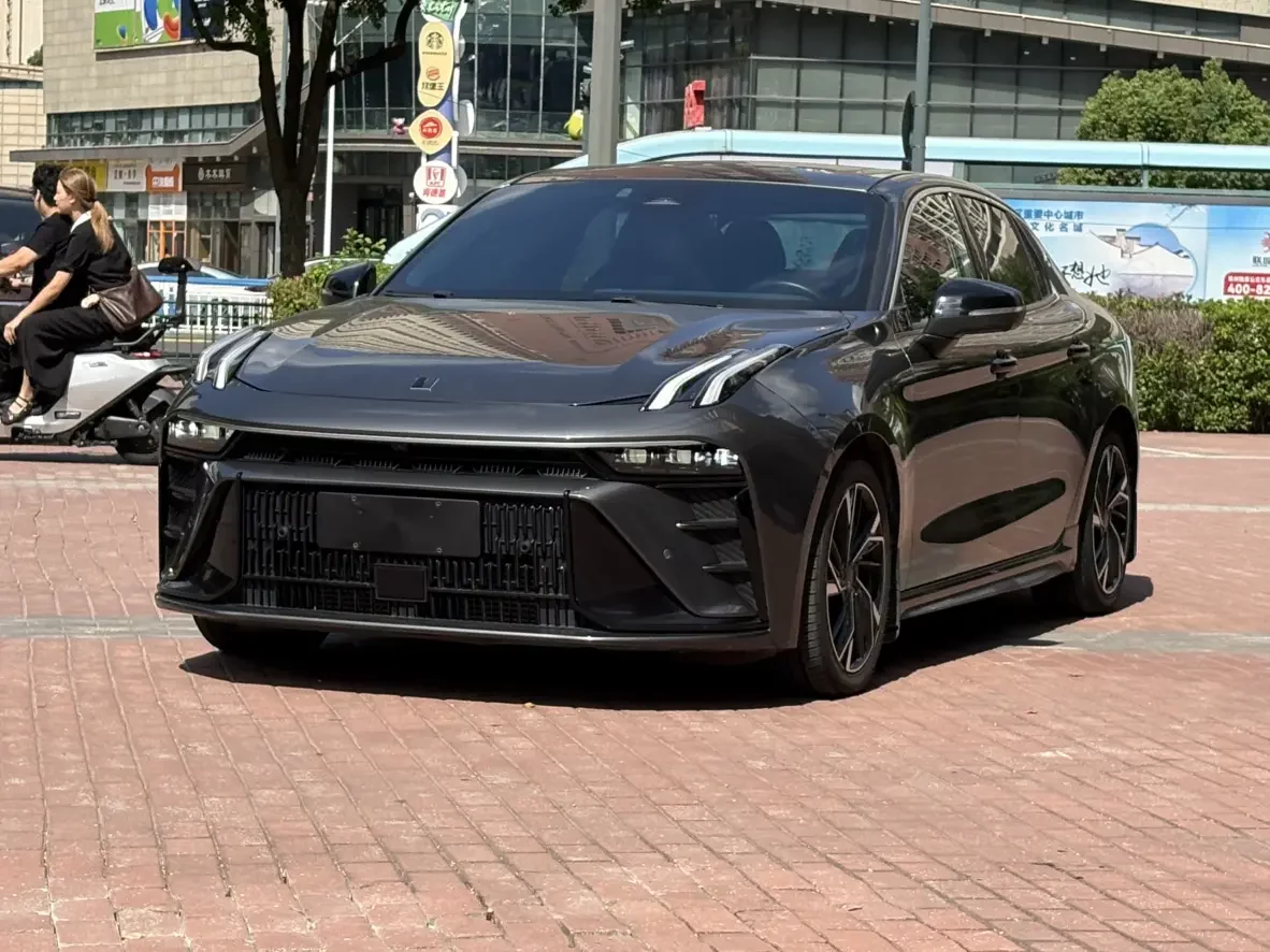Lynk & Co 03