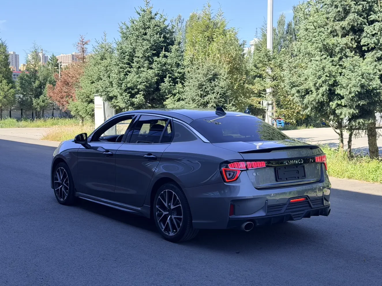 Lynk & Co 03