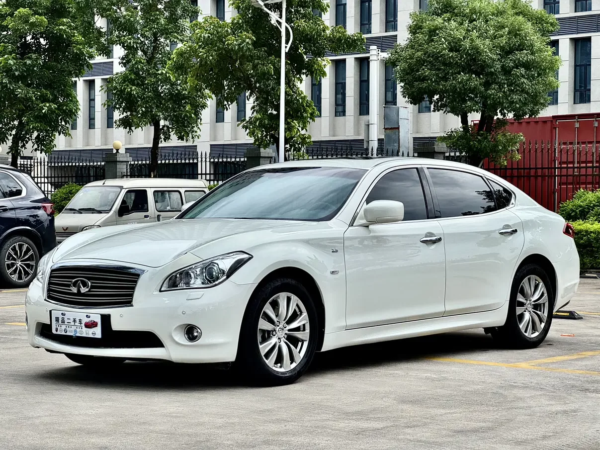 Infiniti Q70  из Китая
