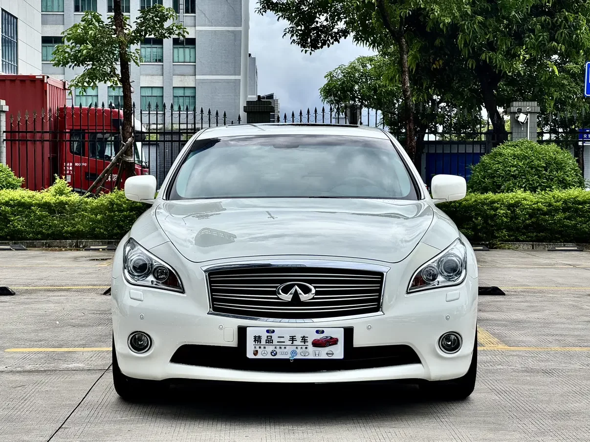 Infiniti Q70  из Китая