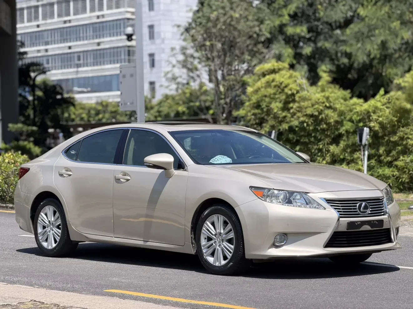 Lexus ES