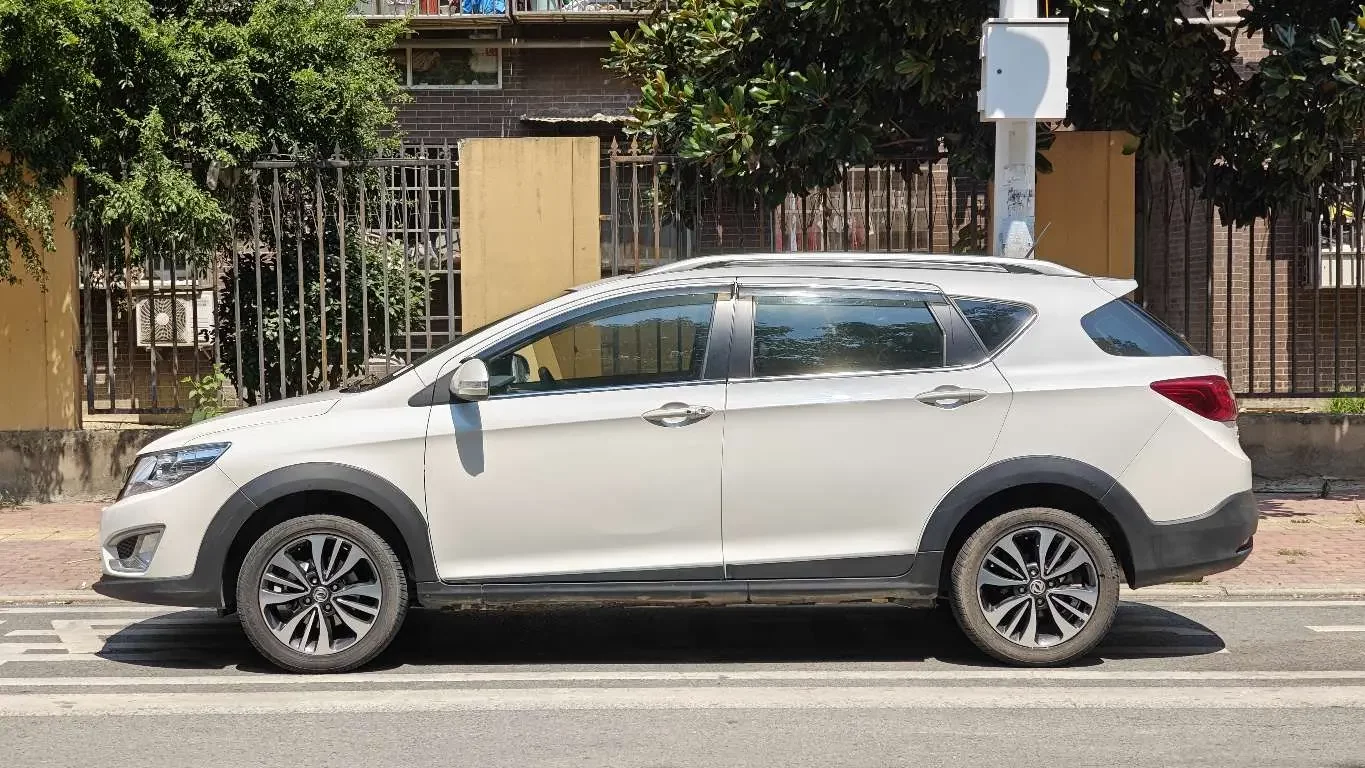 Dongfeng Fengshen AX3