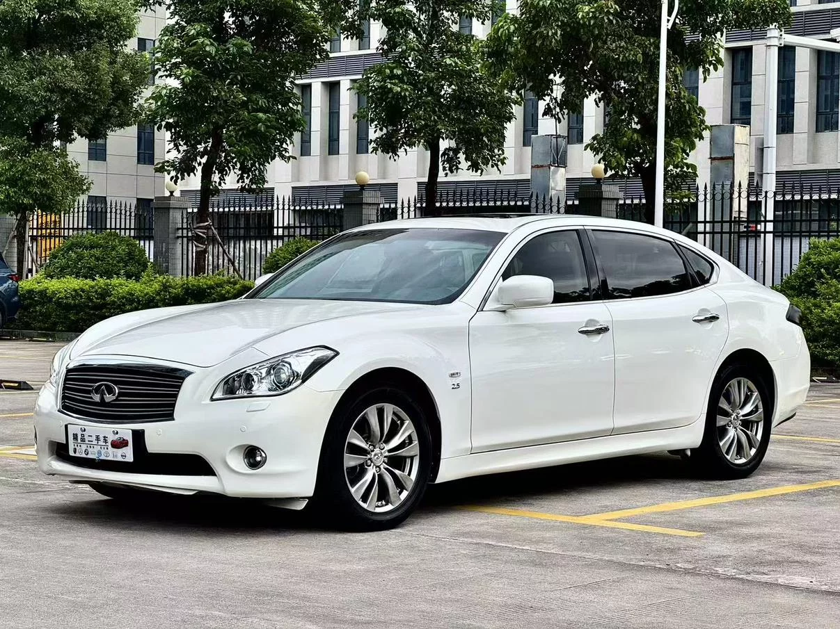 Infiniti Q70