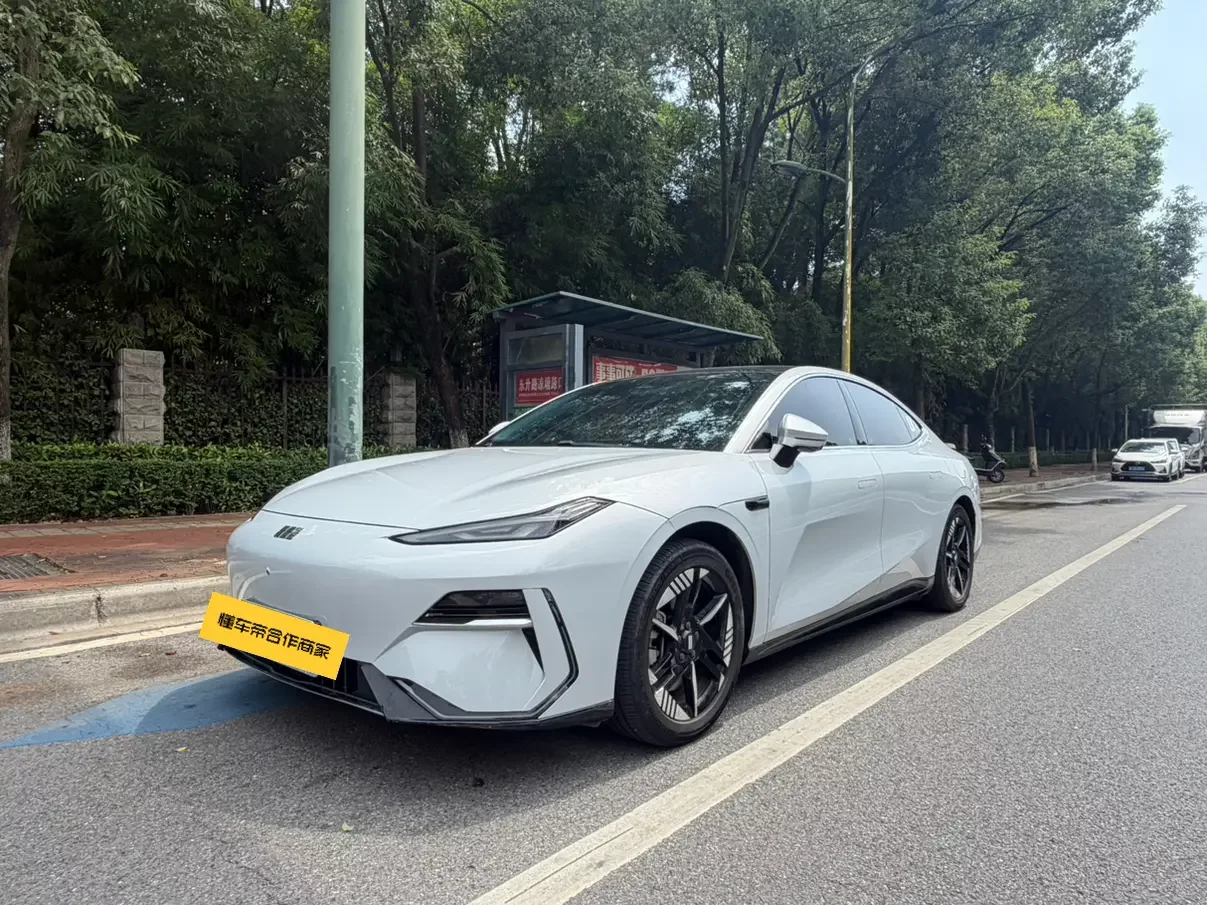 Geely Galaxy E8