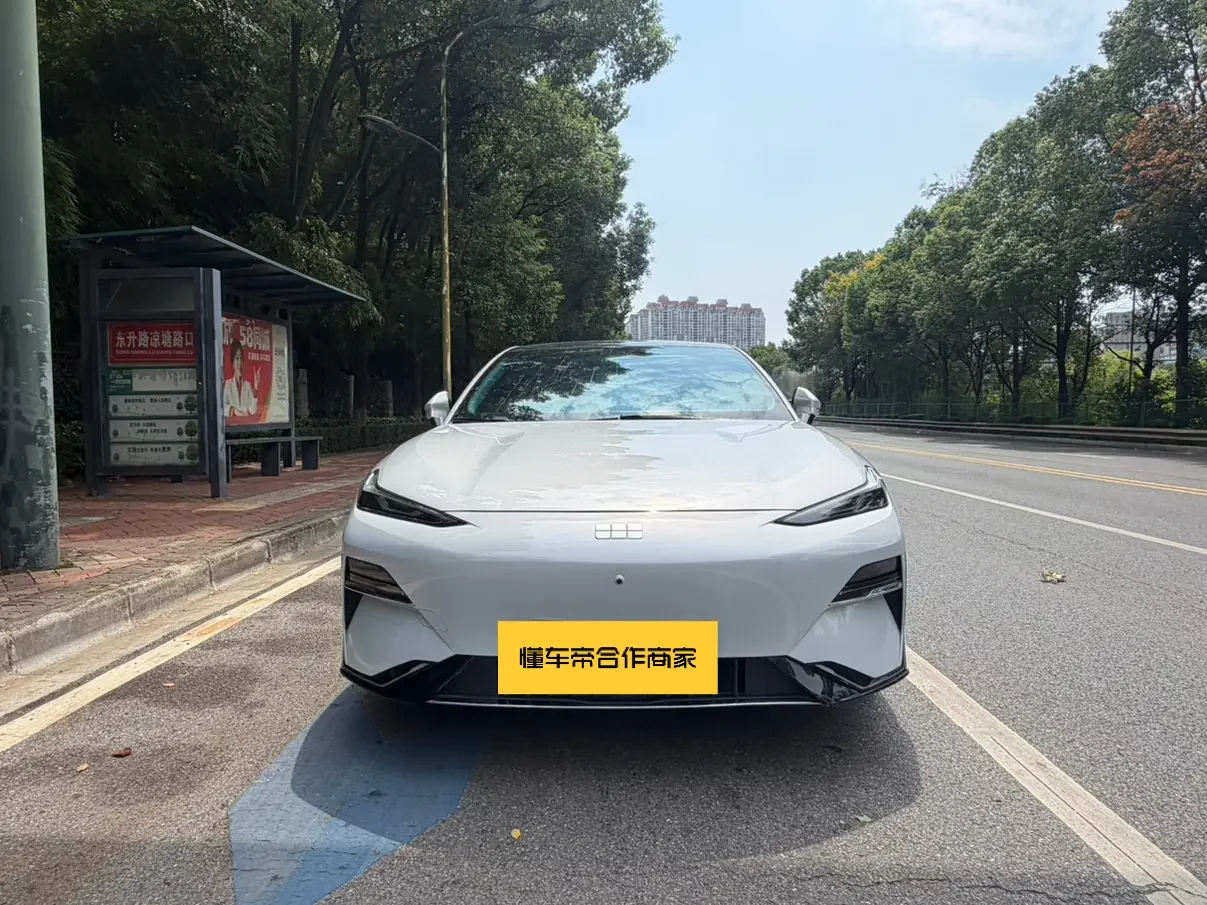 Geely Galaxy E8