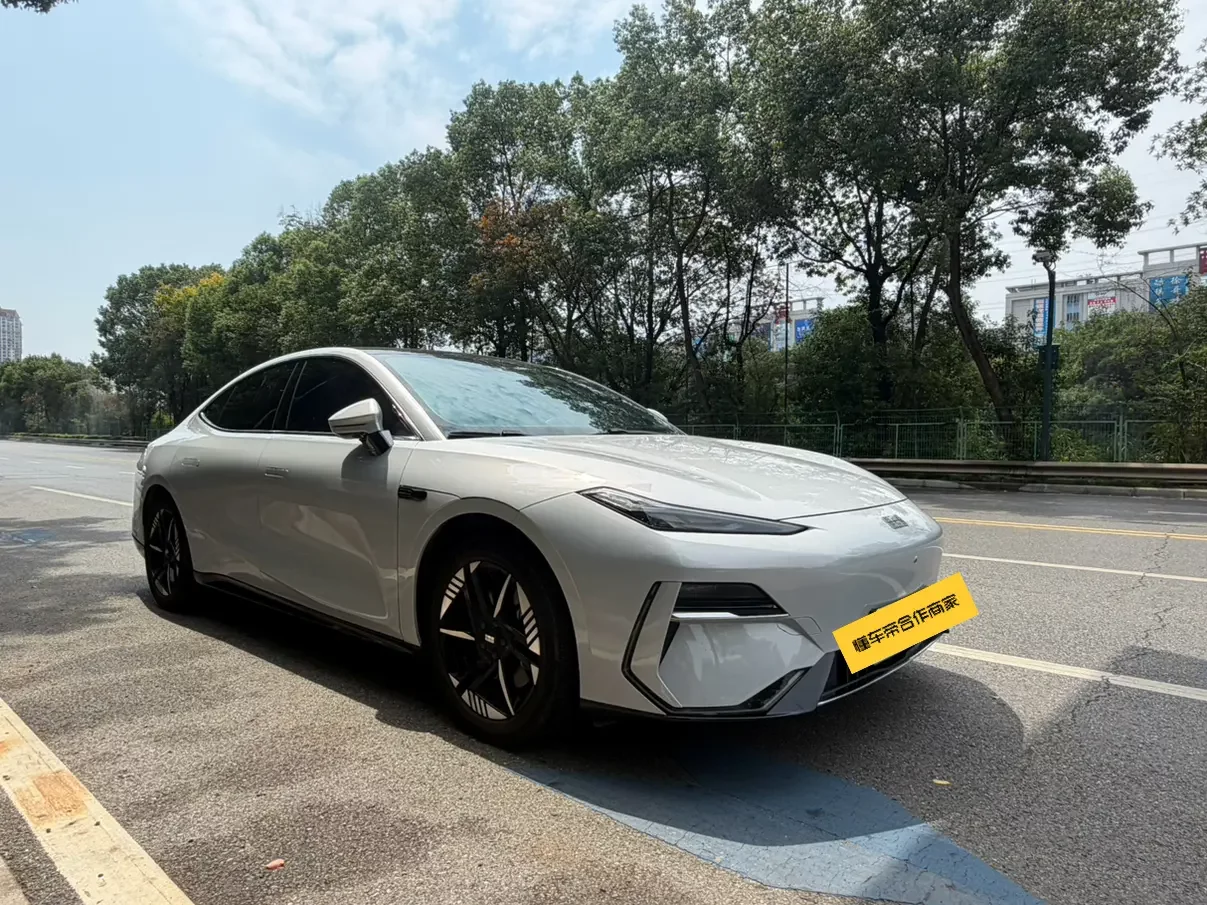Geely Galaxy E8