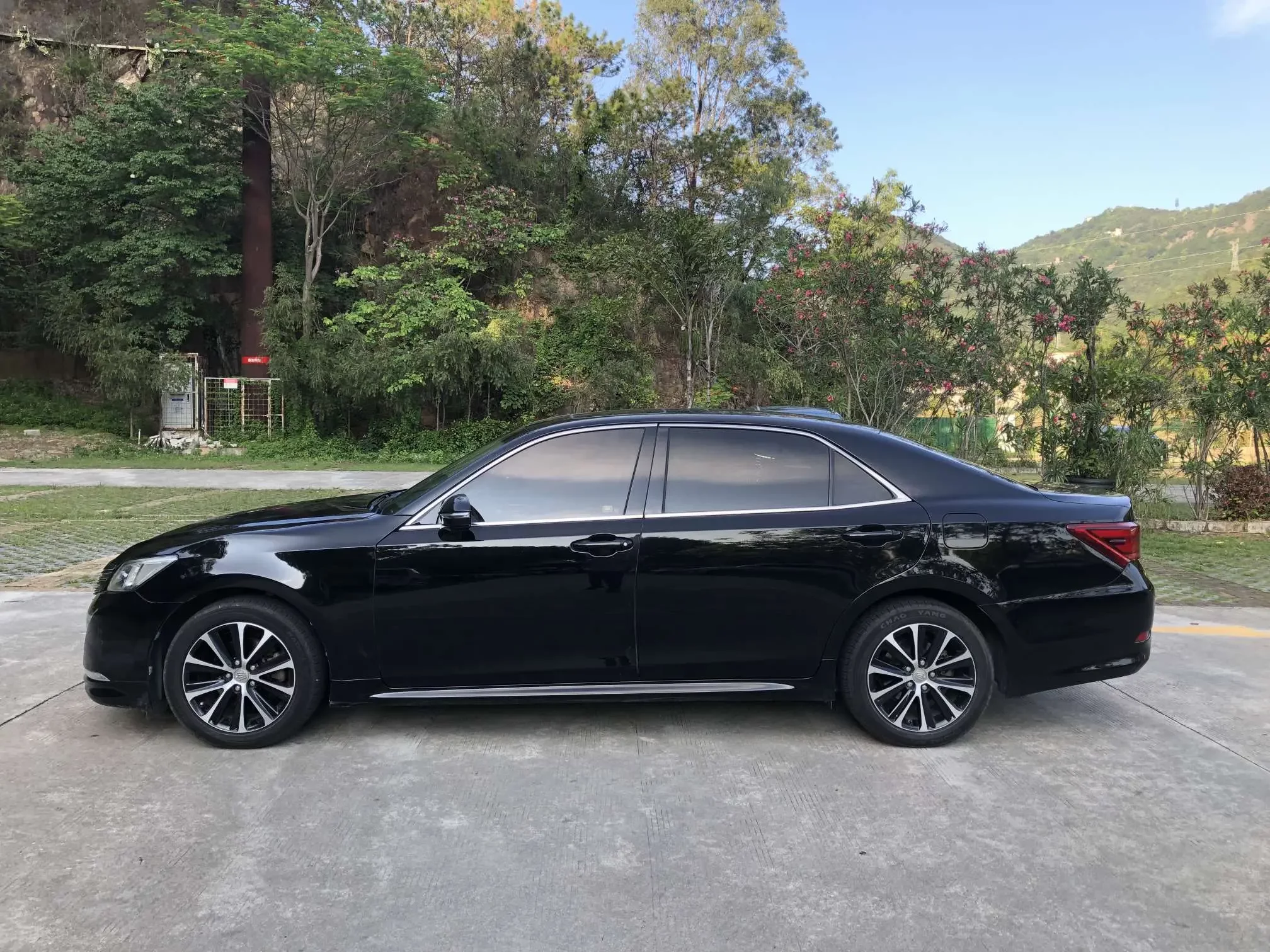 Toyota crown