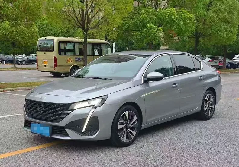 Peugeot 408