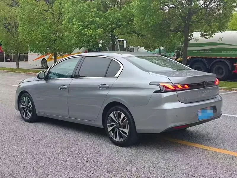 Peugeot 408