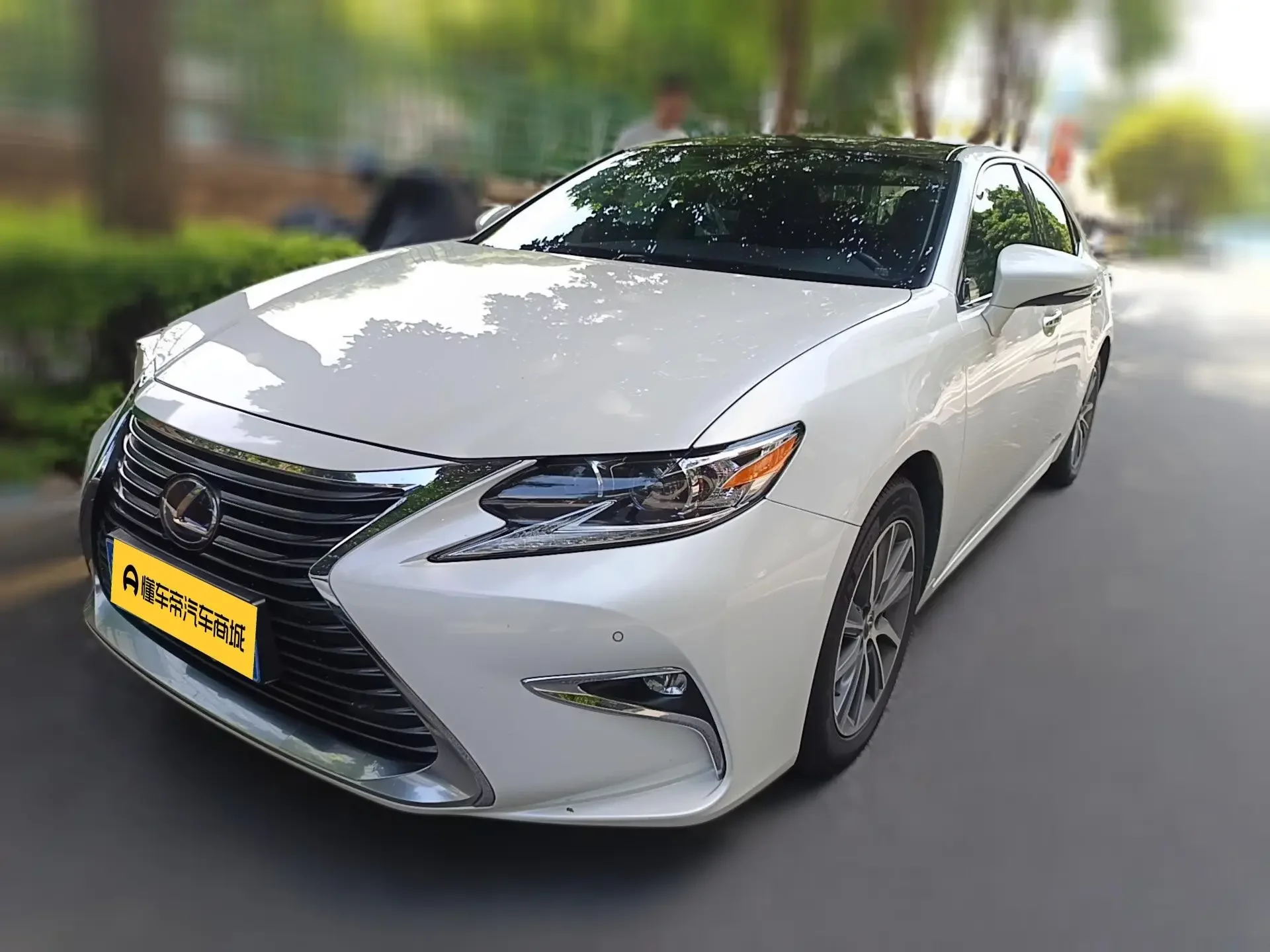 Lexus ES