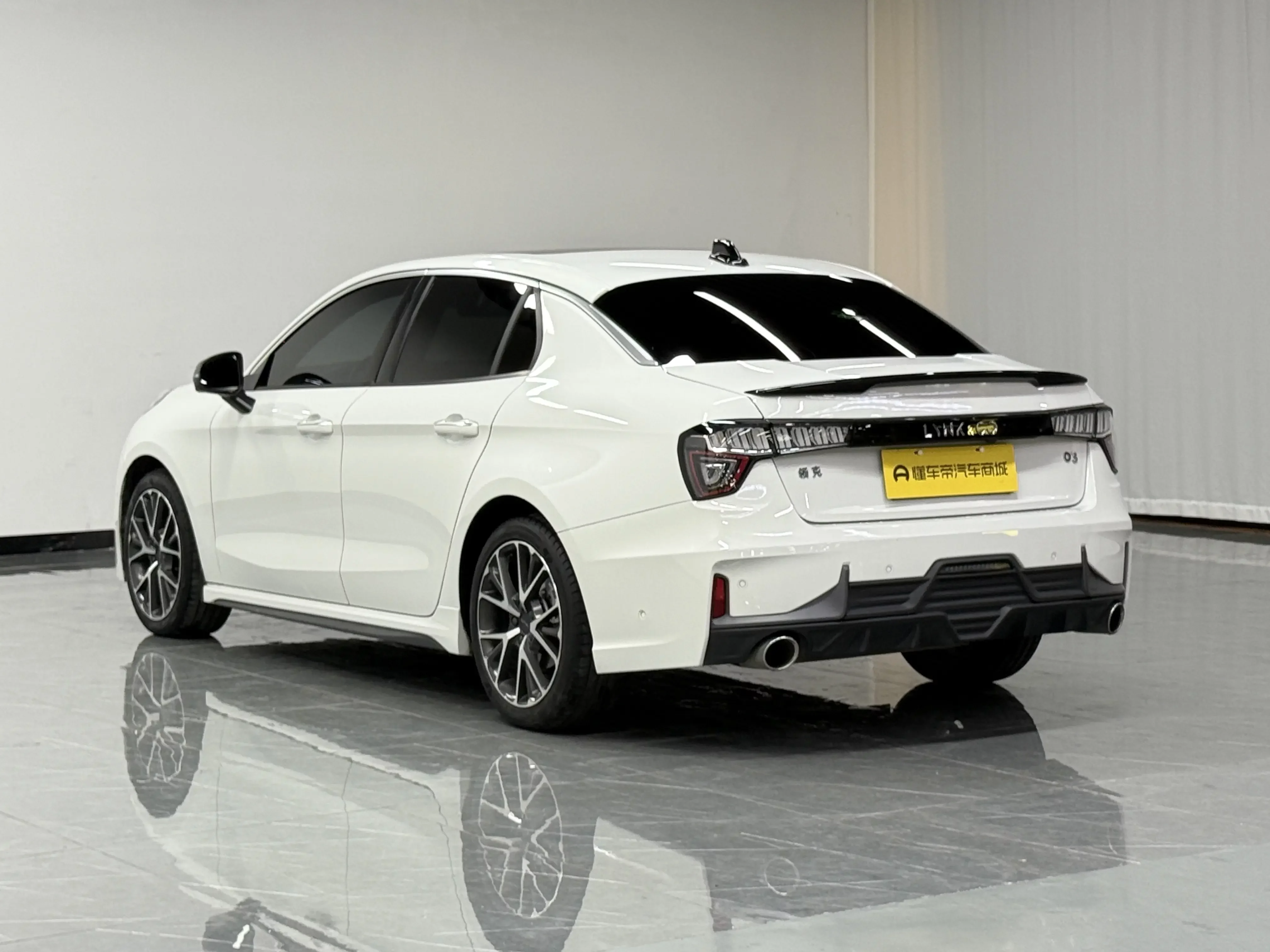 Lynk & Co 03