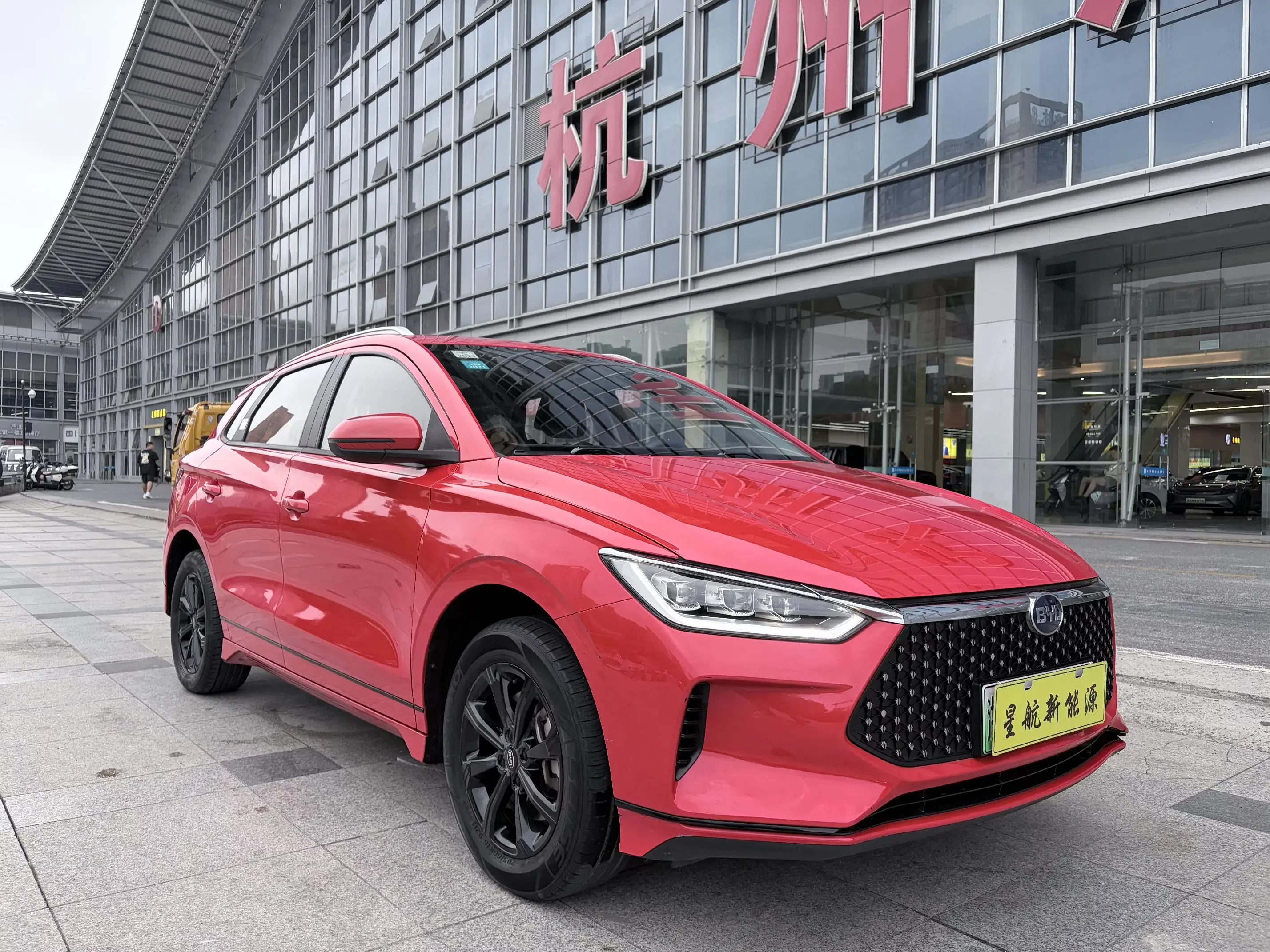 BYD e2