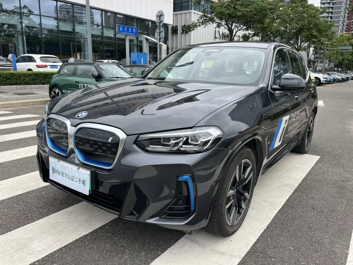 BMW iX3