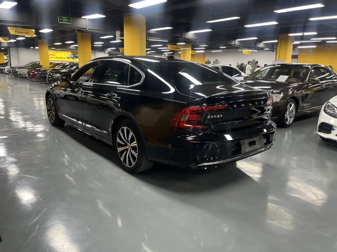 Volvo S90