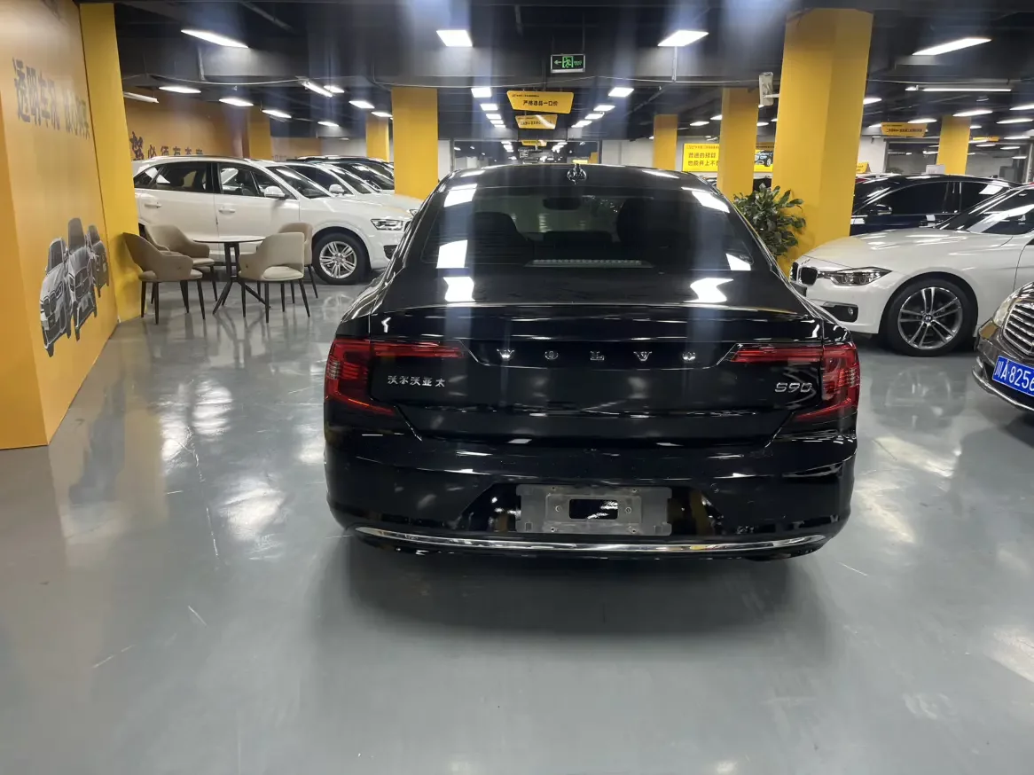 Volvo S90