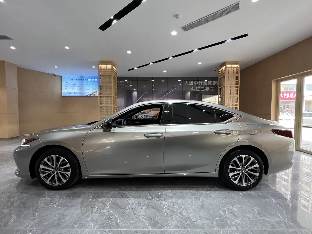Lexus ES