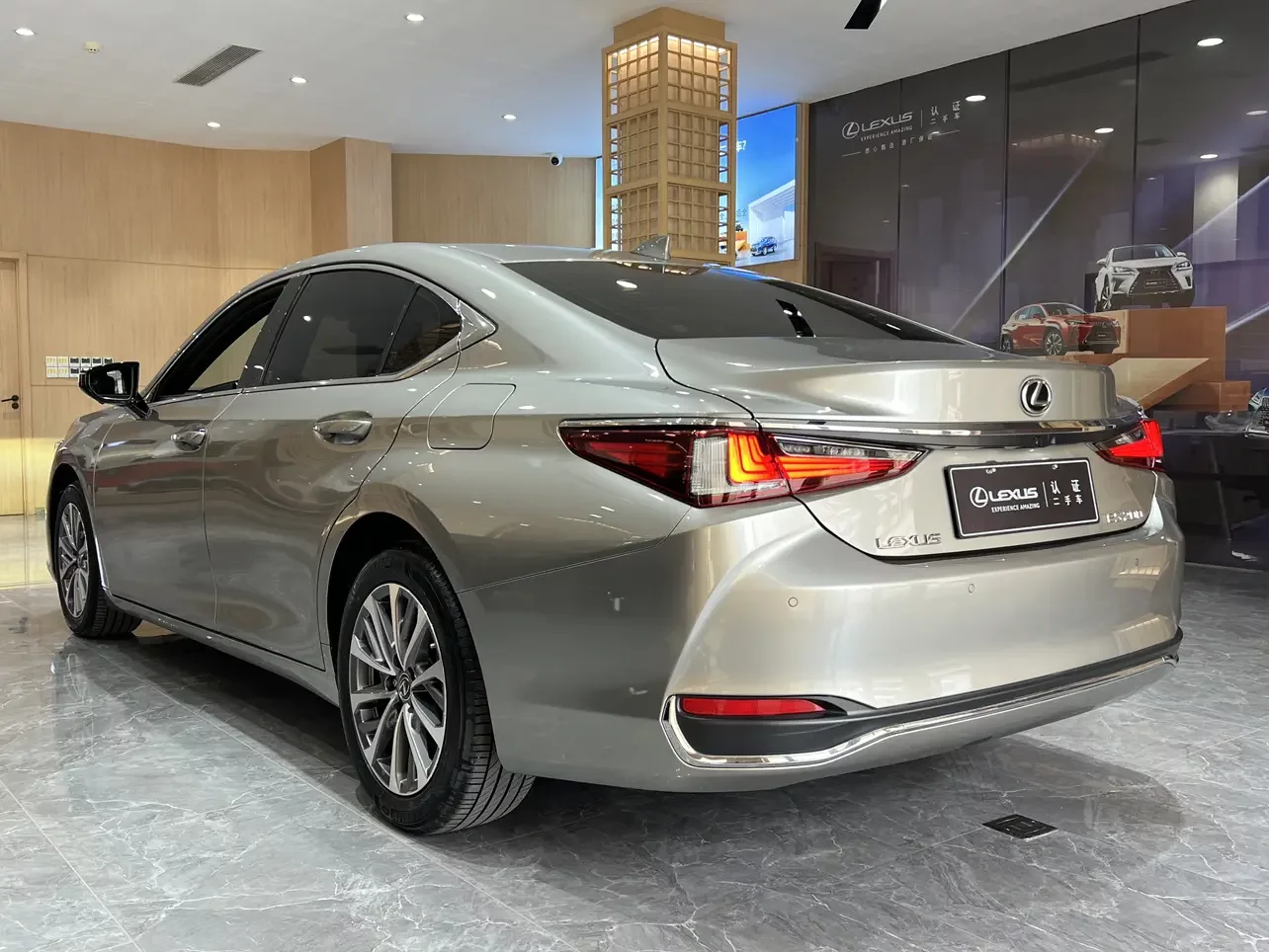 Lexus ES