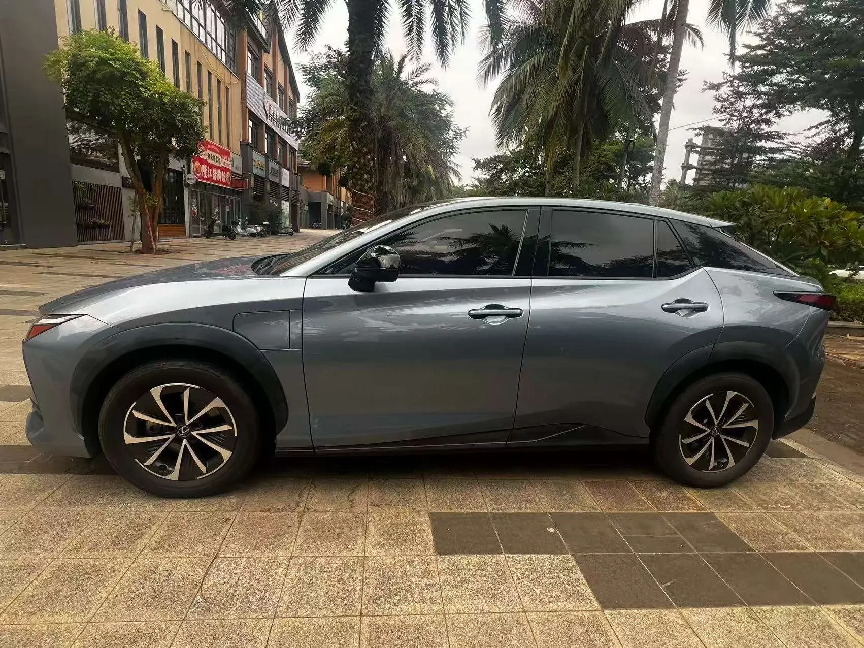 Lexus RZ