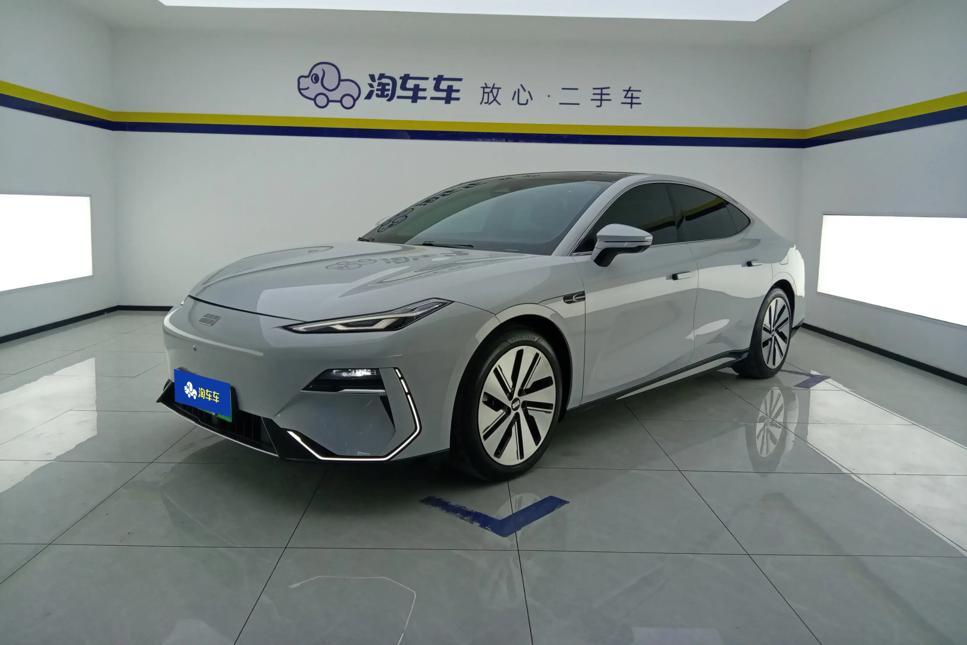 Geely Galaxy E8