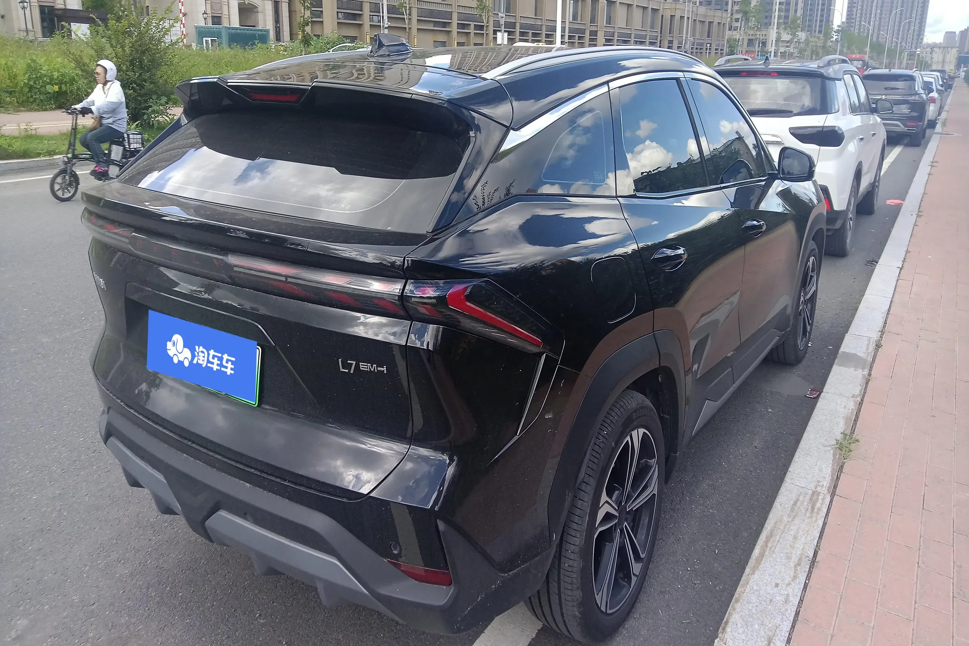 Geely Galaxy L7