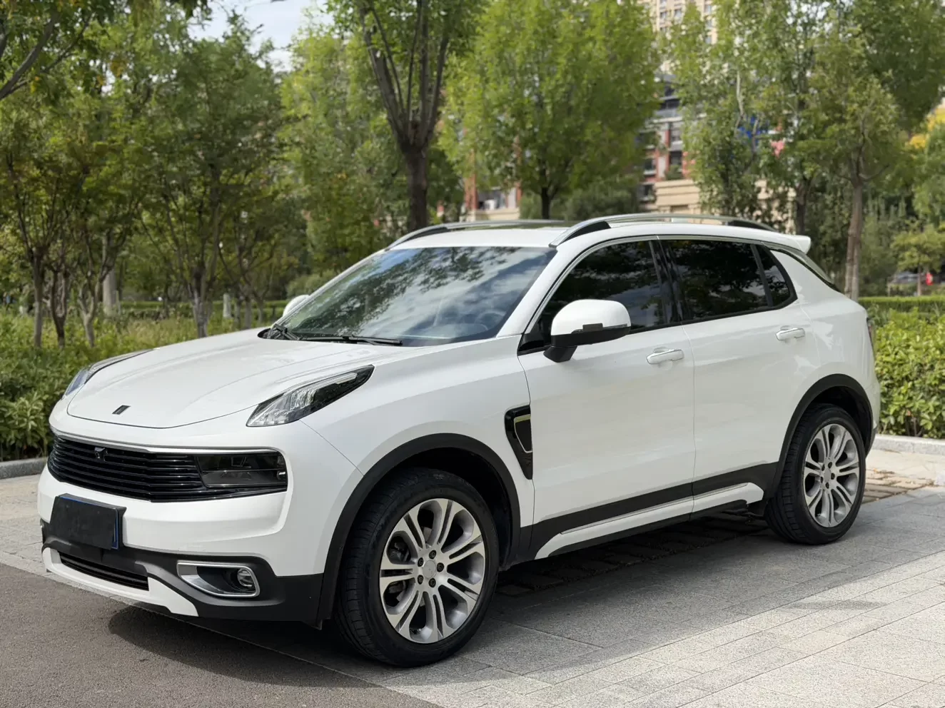 Lynk & Co 01