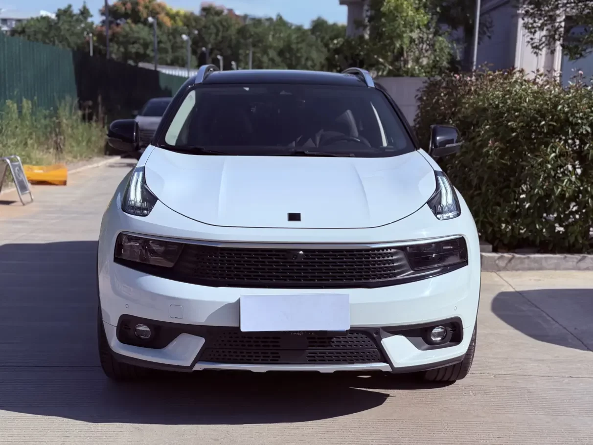Lynk & Co 01