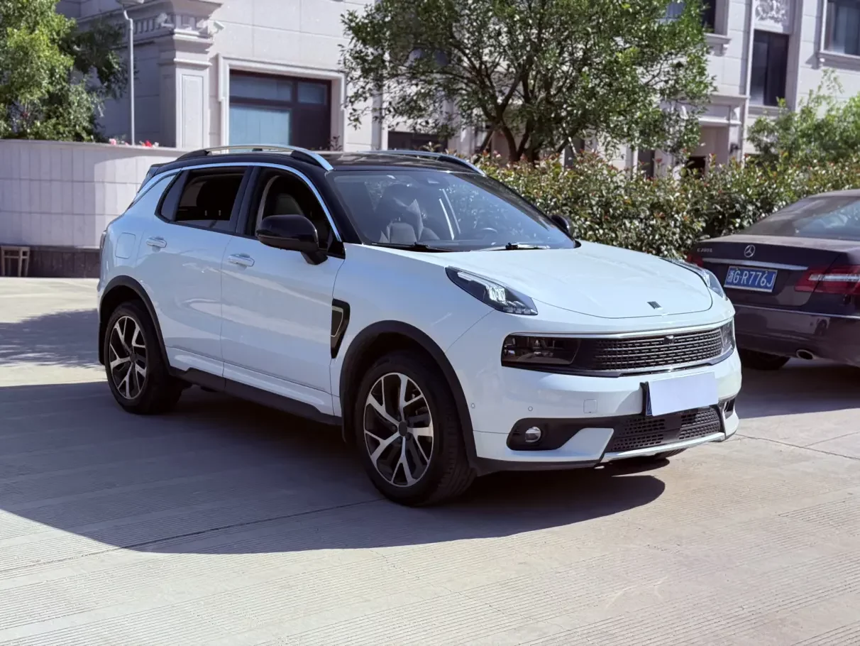 Lynk & Co 01