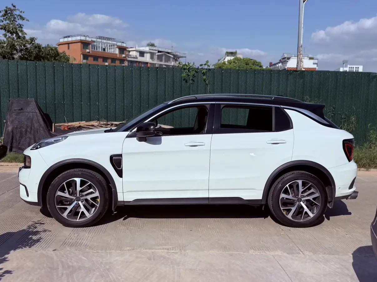 Lynk & Co 01