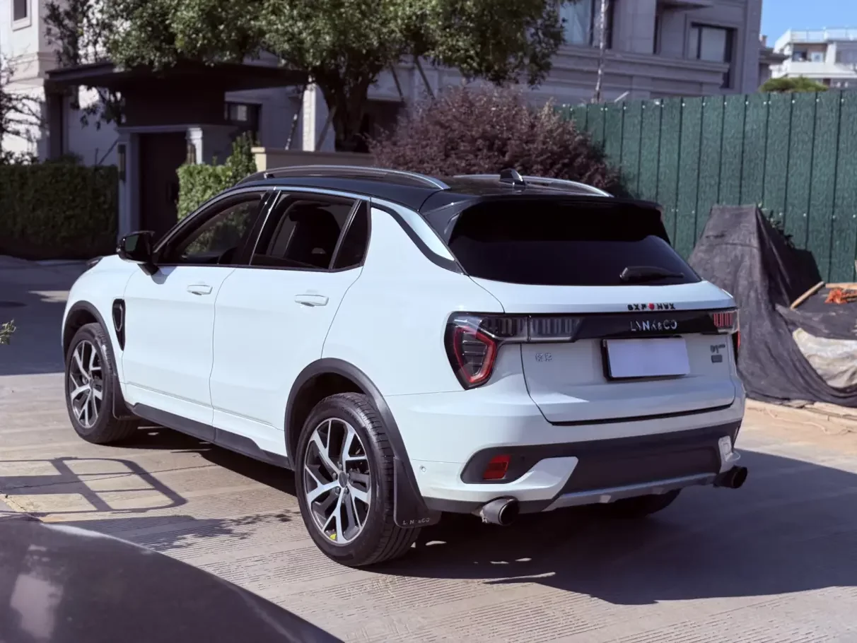 Lynk & Co 01